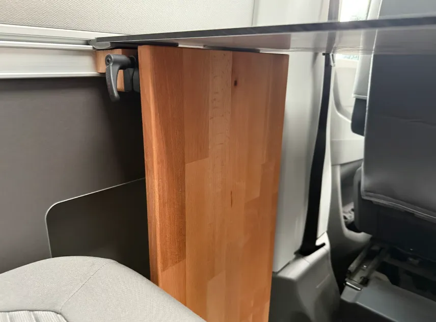 VZ 07900102 Table Pliante Grand California V6.webp