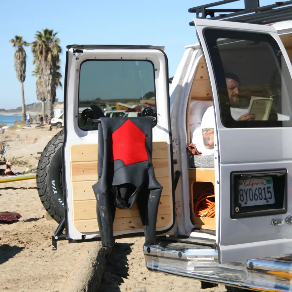 GODRY-HANGER-01 Séchage Godry Hanger - Combinaisons & Vêtements Humides Vanlifebuenaleyendo1.webp